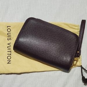 Louis Vuitton Taiga Baikal Acajou Leather Clutch